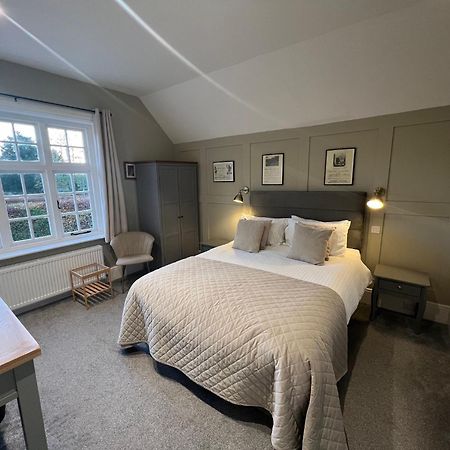 Hotel The Plough Itchen Abbas Winchester Esterno foto